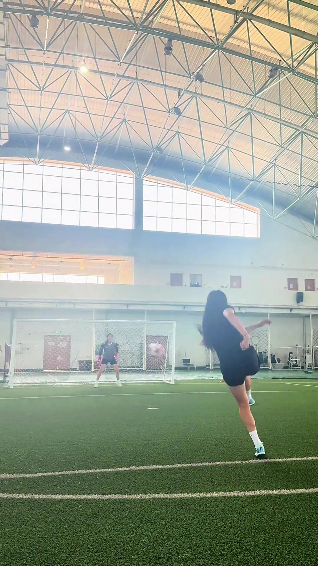 女足踢球也可以这么暴